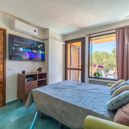 Valentino Deco With Pool, Apartment Porto Rotondo