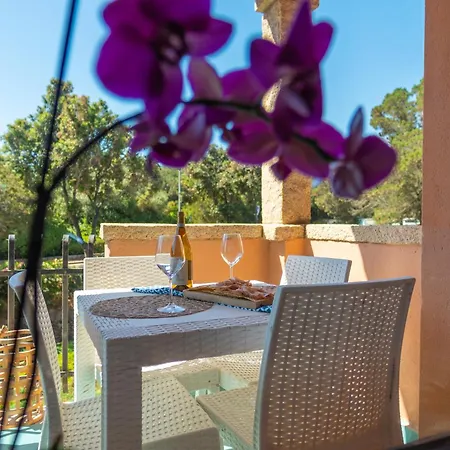 Valentino Deco With Pool, Apartman Porto Rotondo